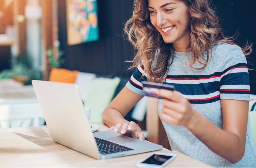 woman paying for online order with credit card